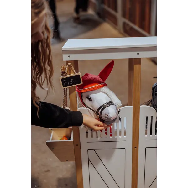 Hobbypaard Sigrid - Witte Schoonheid met Rode Showset