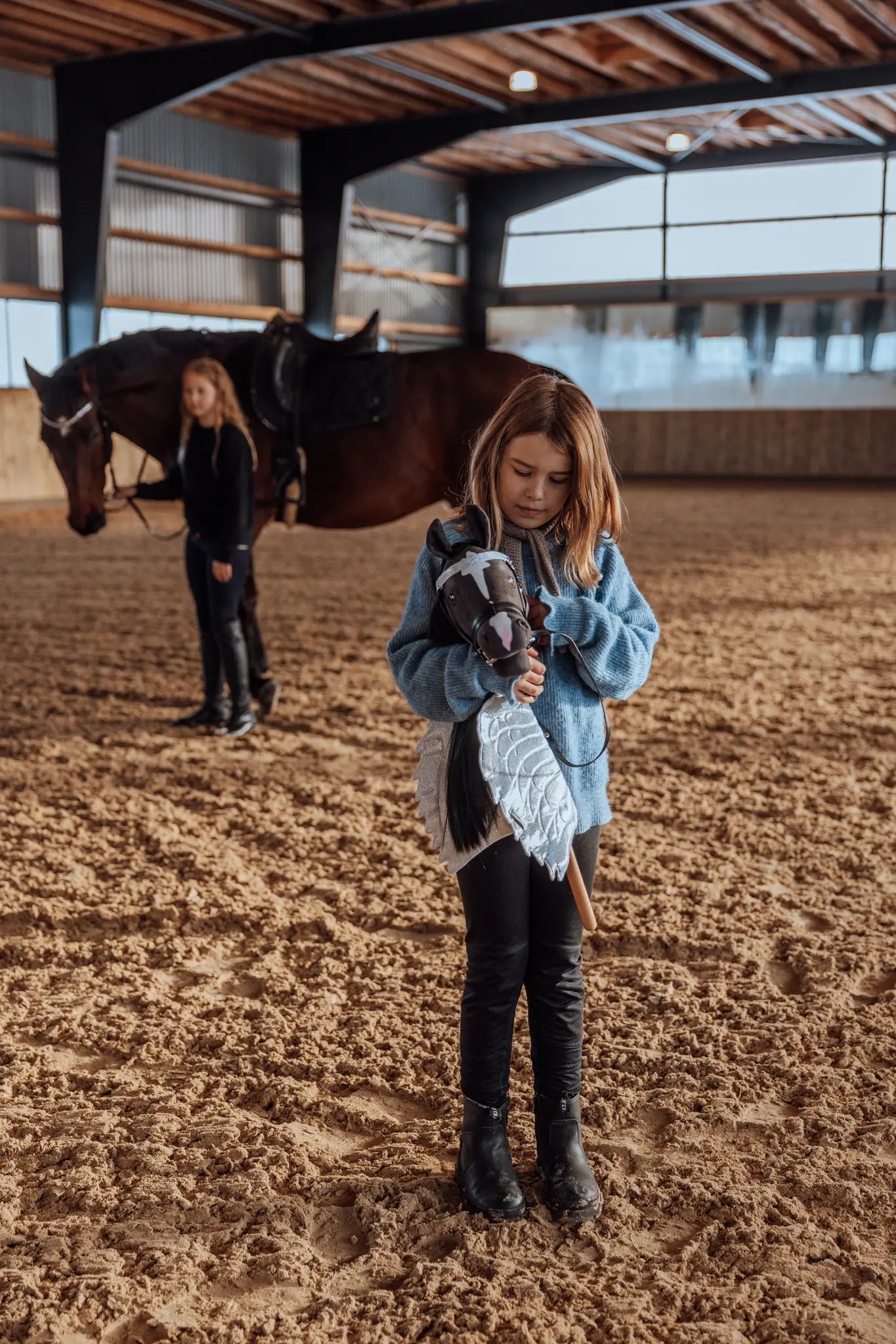 Hobbypaard Thor - Zwarte Schoonheid met Glinsterende Hoofdband