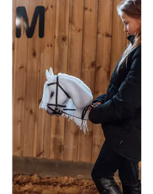 Hobbypaard Sigrid - Witte Schoonheid met Rode Showset - Dierenshop Lady